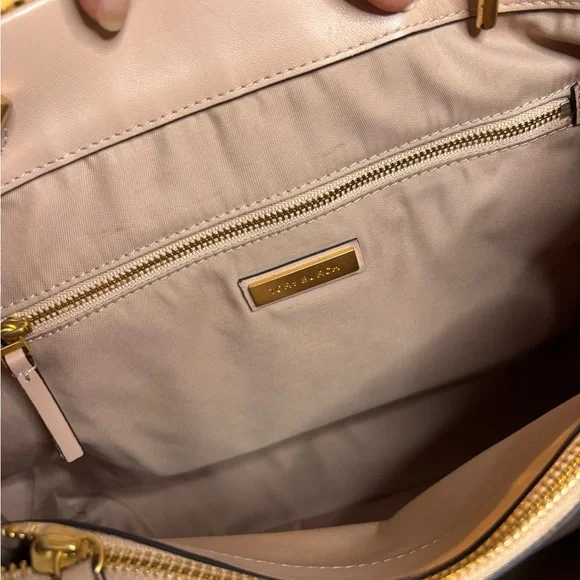 Tory Burch Fleming Soft Quilted Leather Tote – Chain Strap – Blush w/ Dust bag - Picture 9 of 10